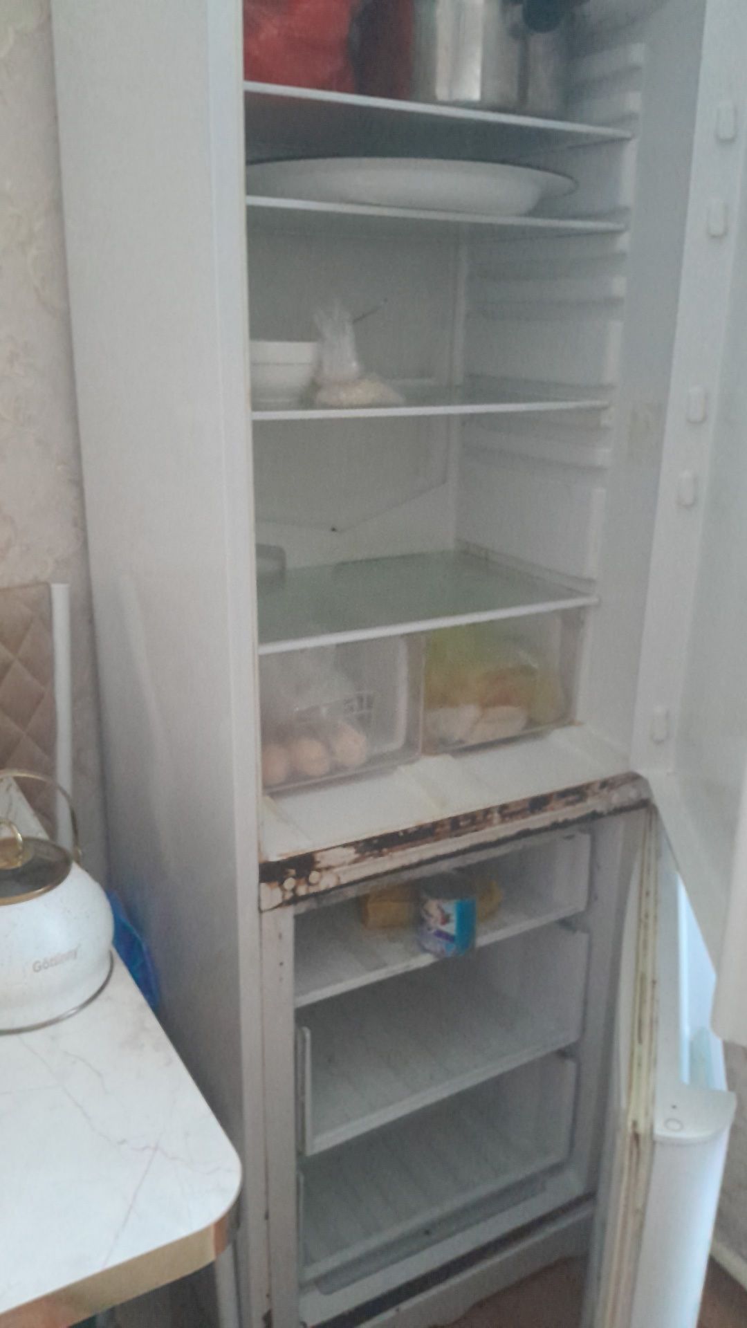 Холодильник продаётся