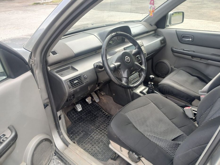 Vînd mașina personală de teren  Nissan Xtrail t30 motor diesel an 2002