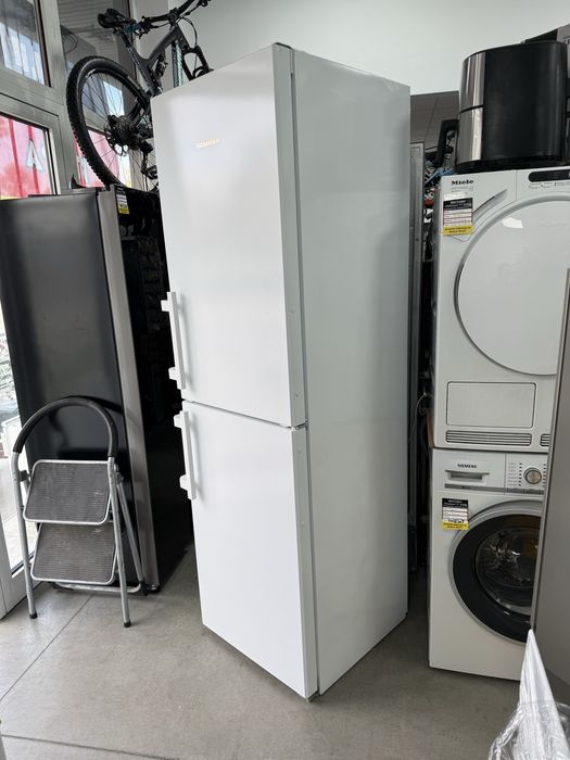 Хладилник с Фризер  LIEBHERR No Frost