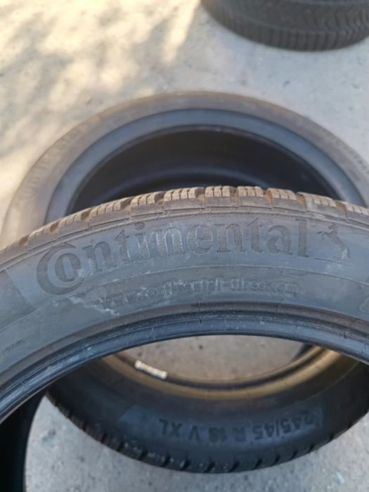 245/45/18 2броя Continental.Гумите са в перфектно състояние,без лепенк