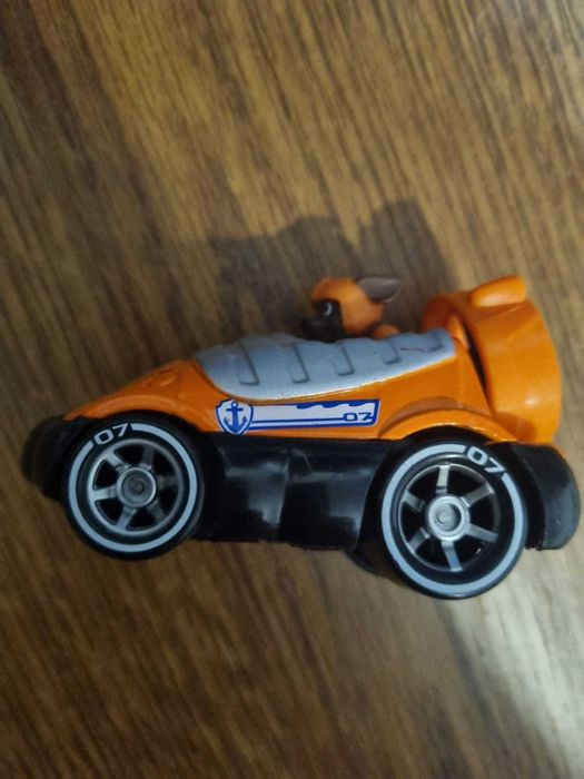 Domino, masini din metal cu Paw Patrula Catelusilor si figurina