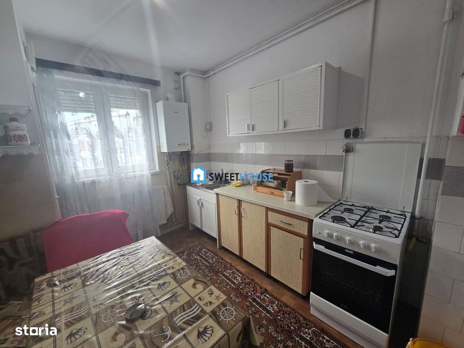 Apartament de vanzare cu 3 camere  in  Fagaras zona centrala