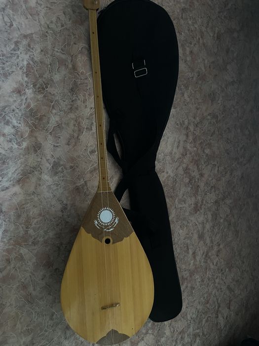 чехол от домбры + домбра не настроенная( трещин нету)