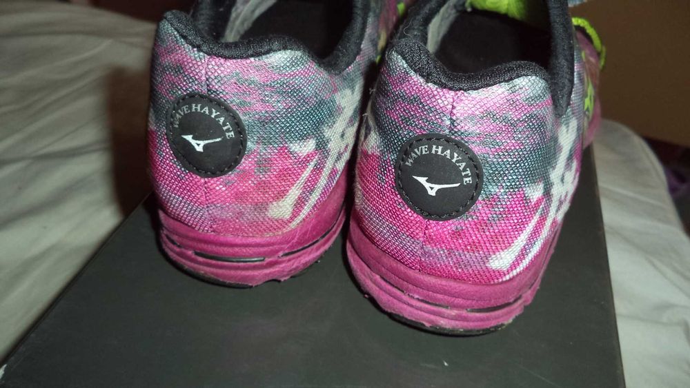 Продавам малко използвани планински  дамски  маратонки