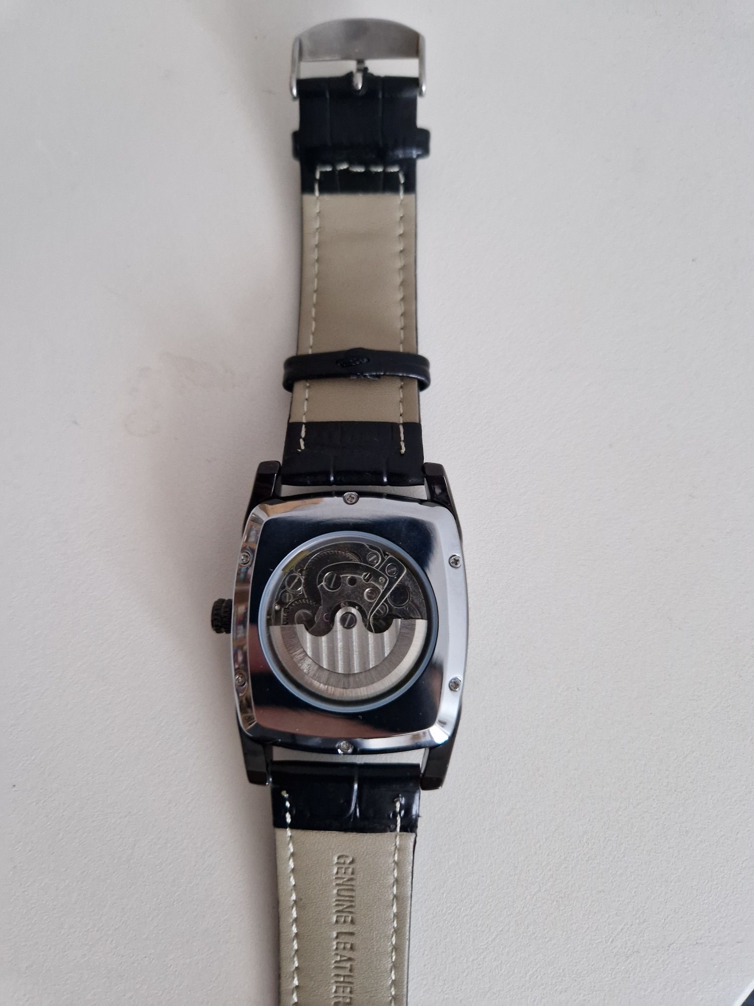 Ceas automatic negru cu bratara neagra de piele
