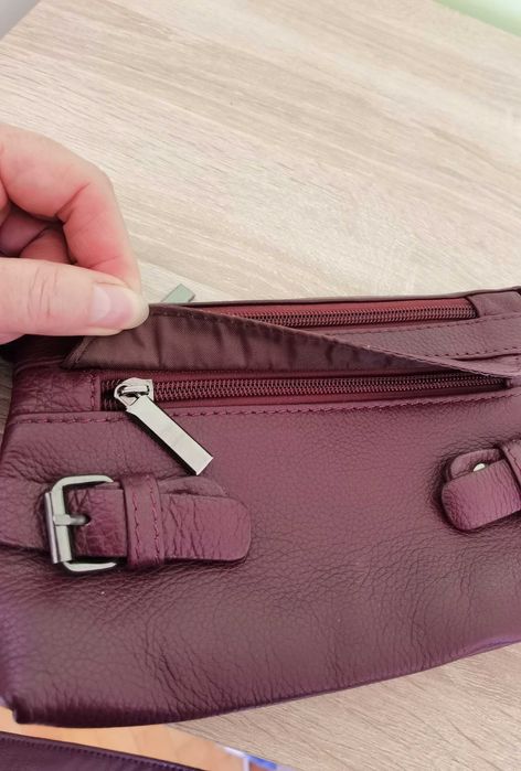 Малка дамска чанта с дълга дръжка