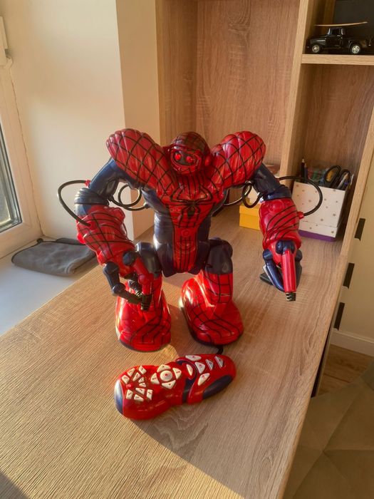 Коллекционный робот RoboSapien ( оригинал) в дизайне человека паука