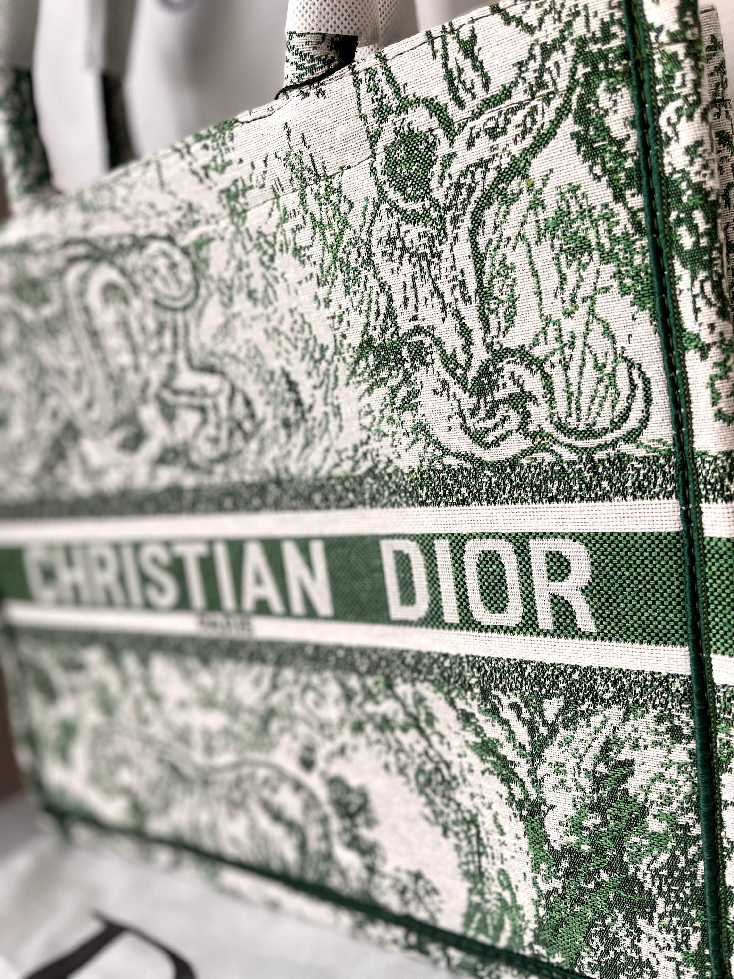 Poșetăgeanta Christian Dior Book Tote Medium 36cm x 28cm