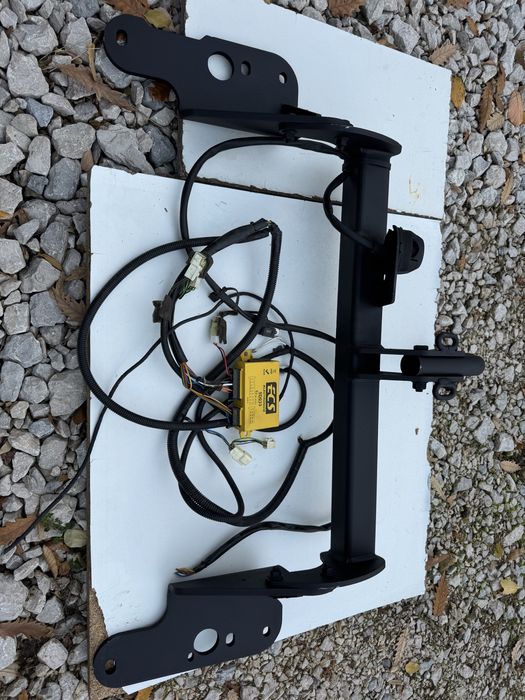 Теглич Тойота Авенсис 2009-2015г комби