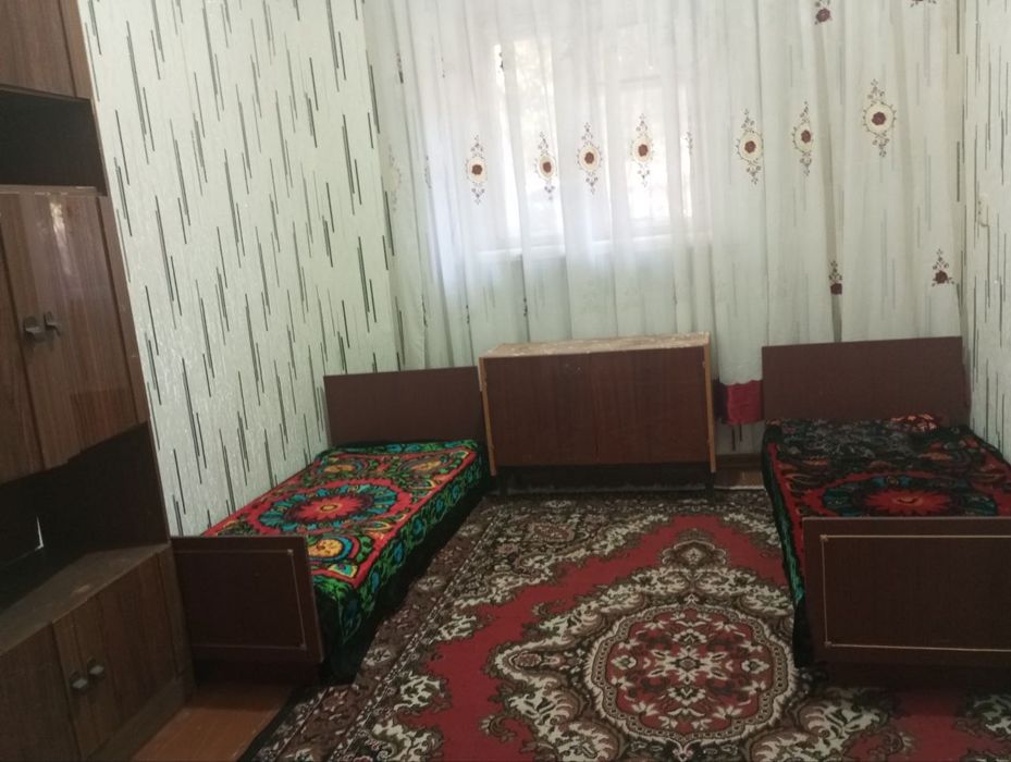 Сдаётся 3х ком квартира на питисотки  около 3 школы  1 этаж