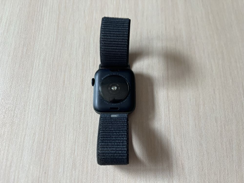 Продавам Apple Watch SE 2 44MM