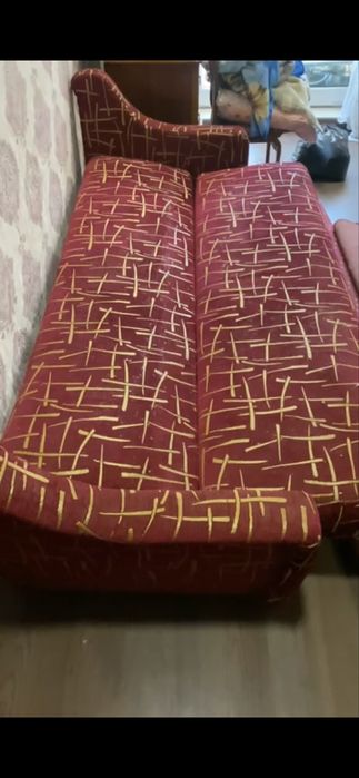 диван и кресло в нормальном состояние