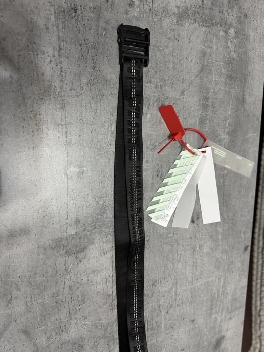 Curea off white neagră