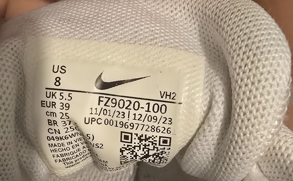 Nike Initiator размер 39, обувани броени пъти
FZ9020-100 Дамски марато