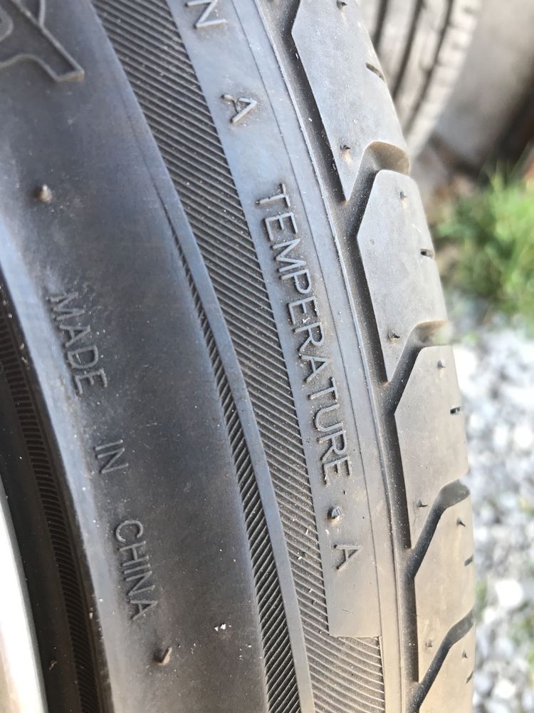 Летни гуми 215/45R17,Като нови