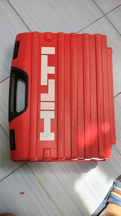 Se vinde Pistol de cuie hilti Dx 351
