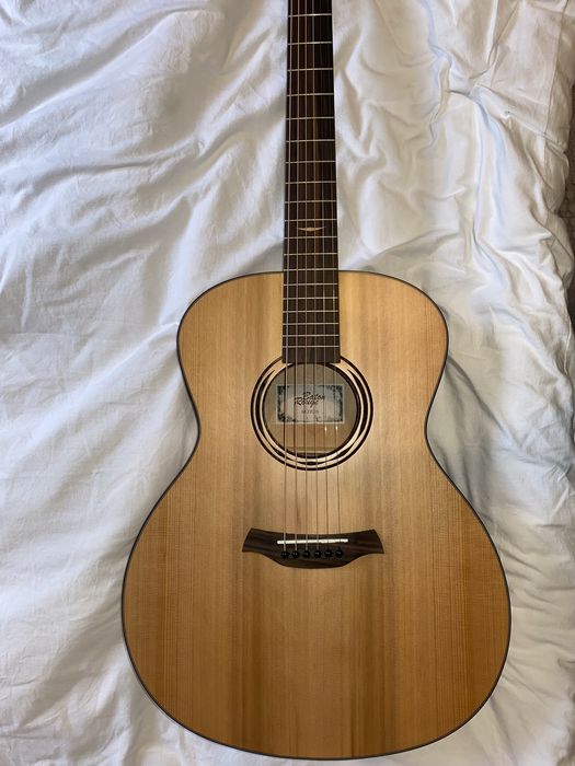 Baton Rouge AR21C/A Top solid, Cedru/Artar si Accesorii