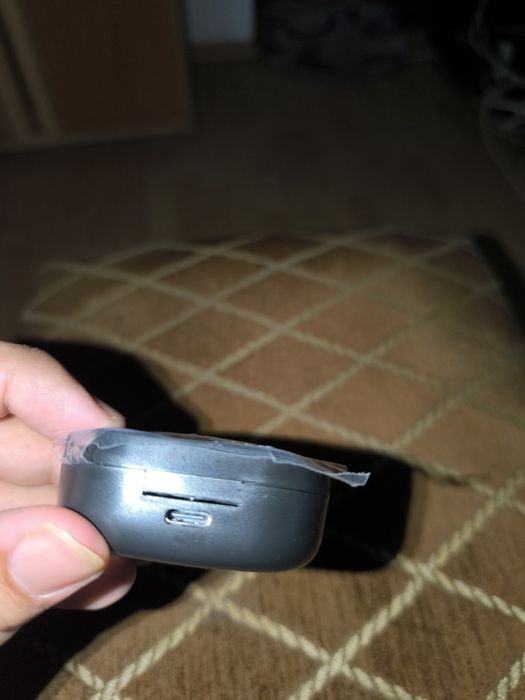 Căști wireless noi sigilate cu încărcător