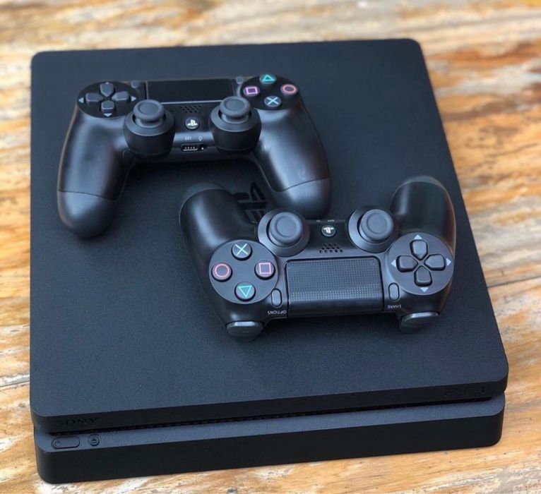 Перфектен Sony Platystation 4 Slim