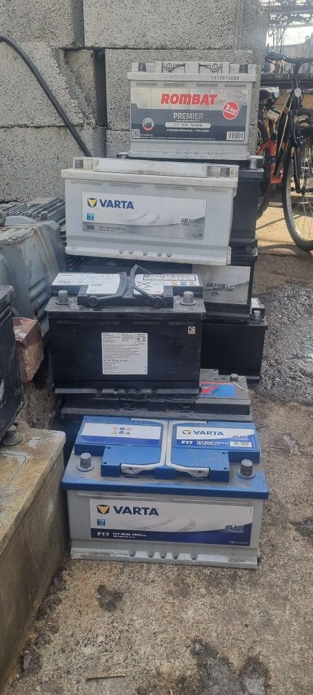 Vând acumulatorii bateri auto noua cu garantie