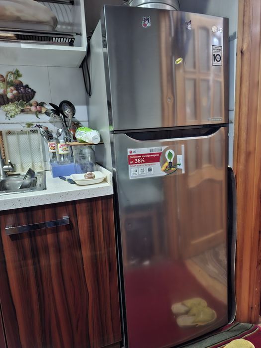 Срочно продаётся инветторный  холодильник LG