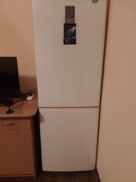 Холодильник SAMSUNG