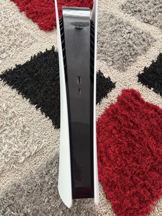 PlayStation 5, utilizat de cateva ori, niciun defect