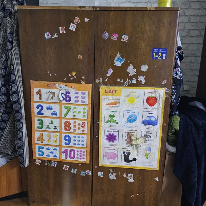 Продам шифонер,шкаф и тумбочку