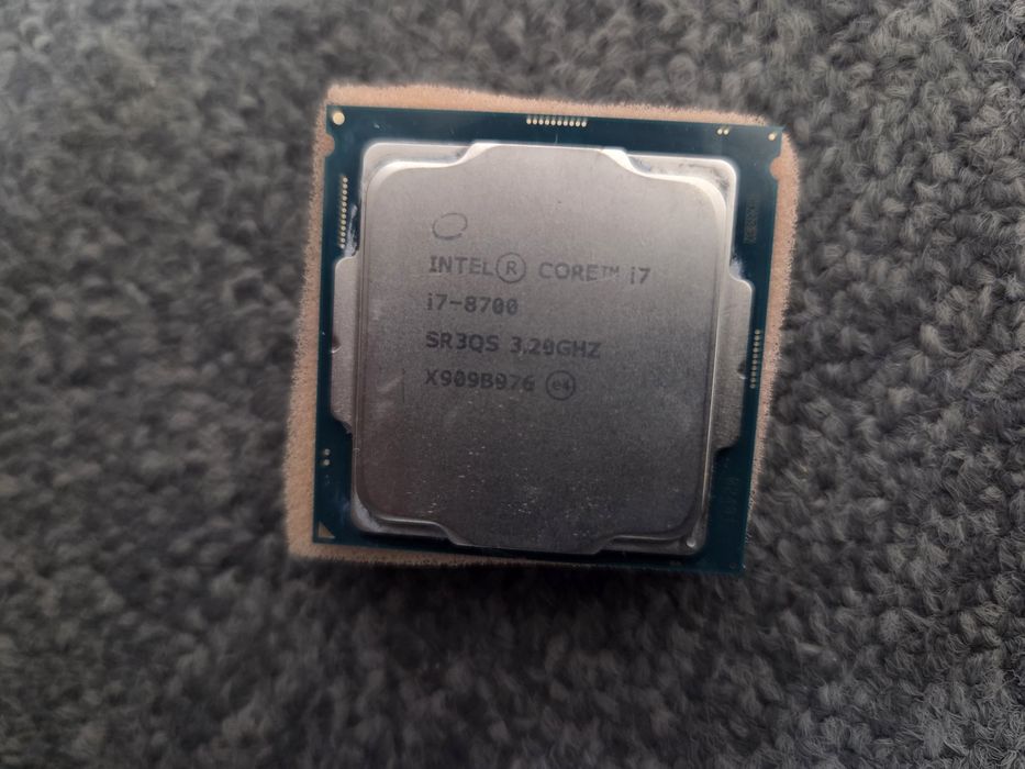 Продам процесслр  Intel Core i7-8700