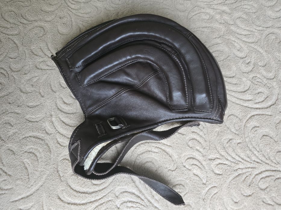 Кожено боне за мотор, каска