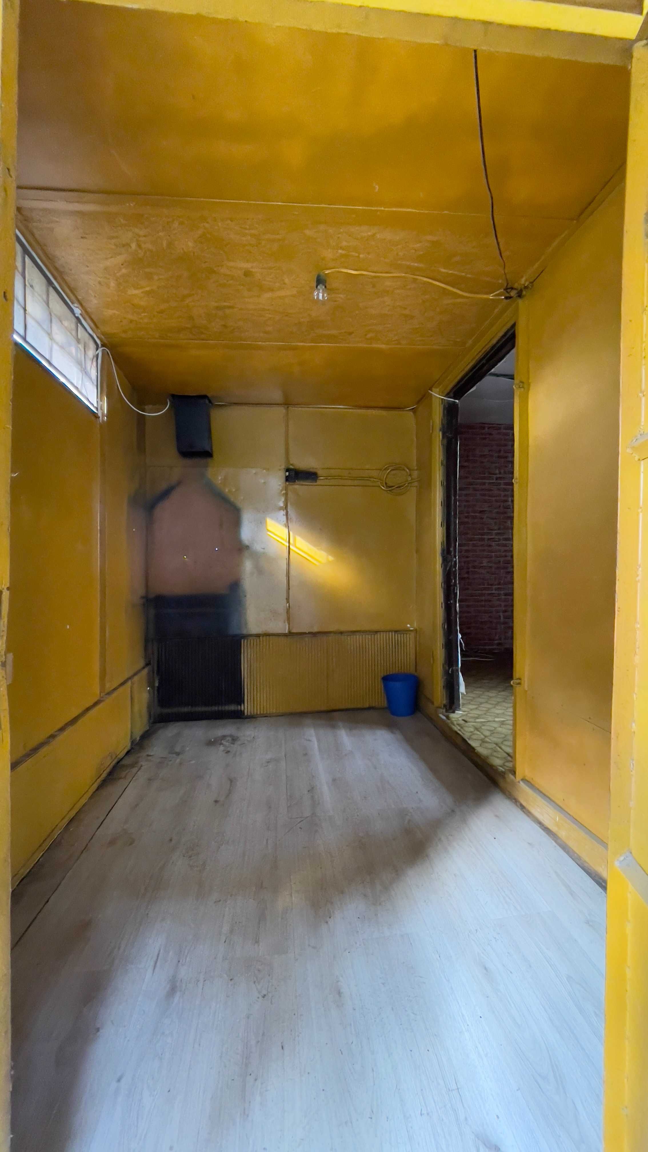 Продавам заведение и парцел 1500кв.м в центъра на Гара Лакатник