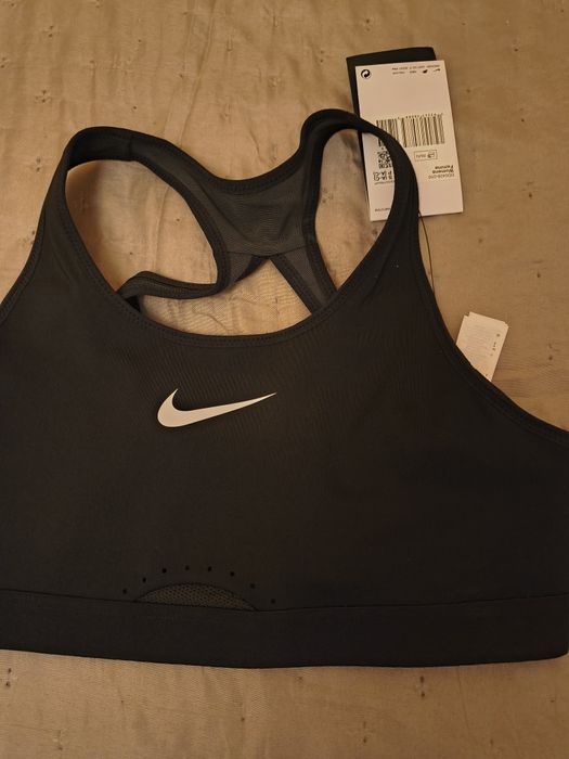 Ново дамско спортно бюстие Nike, размер S