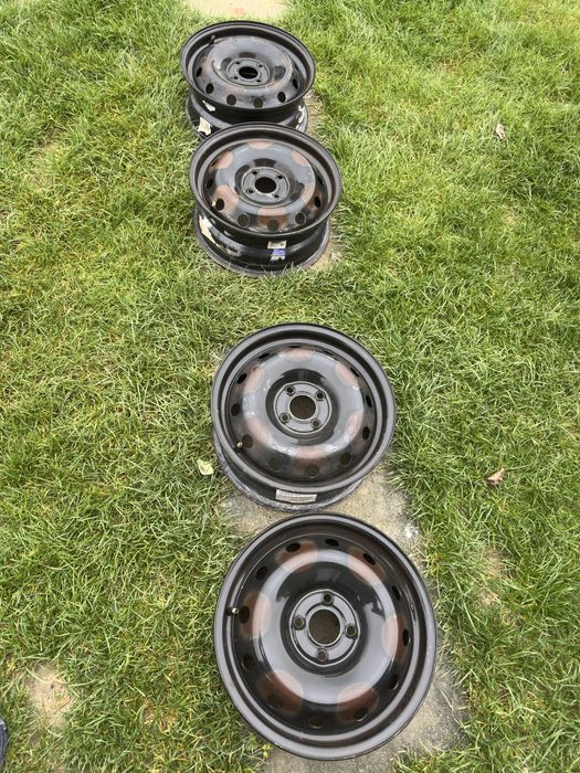 Vand 4 jante tabla 4x100 Dacia Sandero , 4 cauciuri  GOODYEAR
