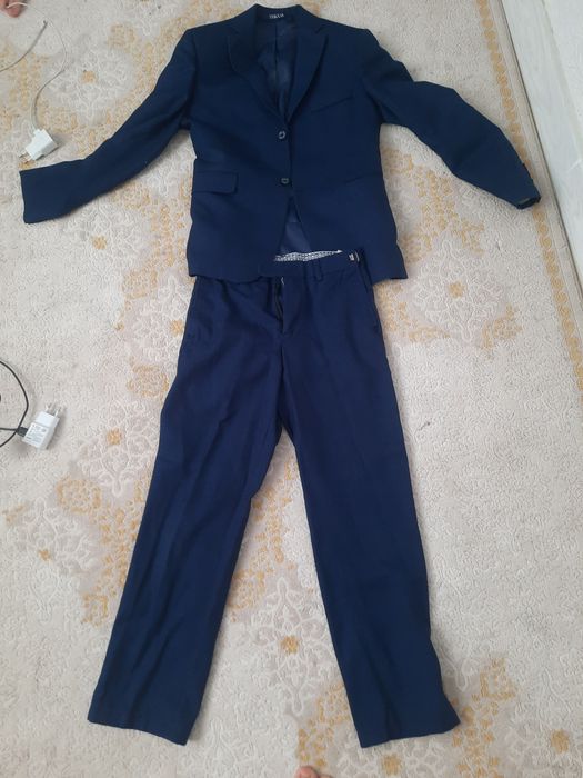 Продам детский костюм цена 5000тг на возрост 10-11лет