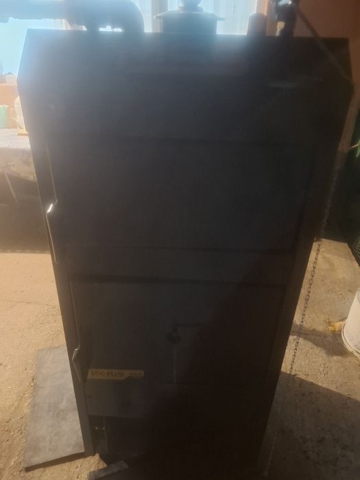 Vând centrala pe lemne.