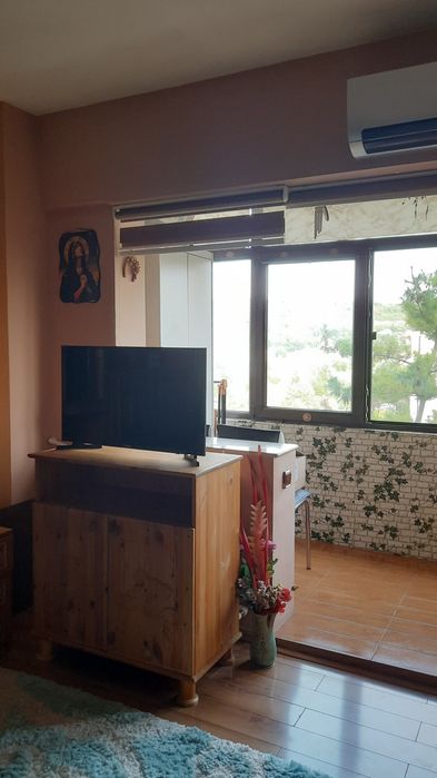Închiriez apartament cu 2 camere