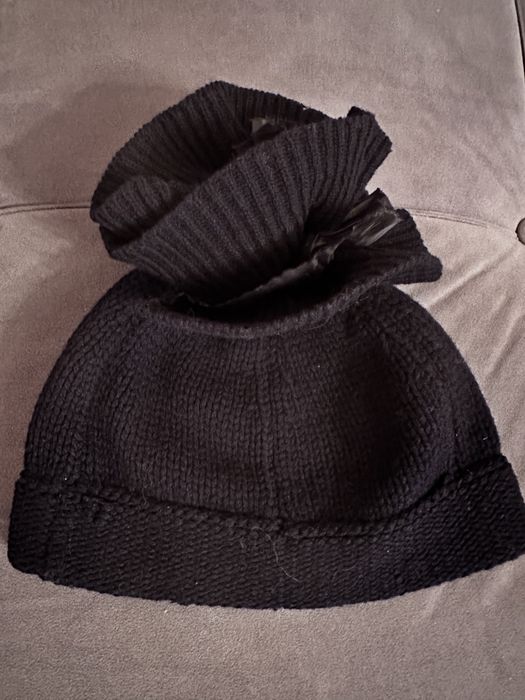 Продам зимнюю шапку Moncler.