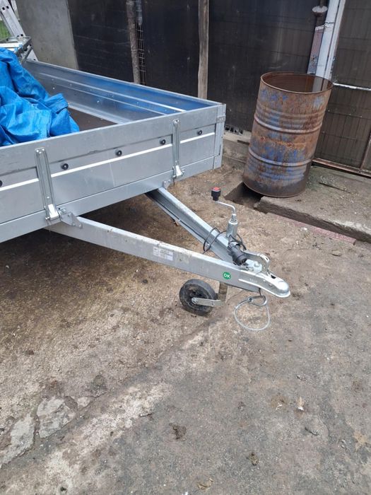 Remorca repo an 2024 are 2 axe cu o lungime de 3 merri cu latime 1.60