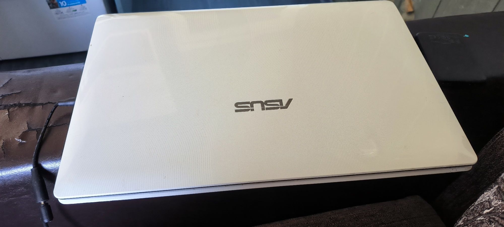 Asus лап топ във добро състояние.