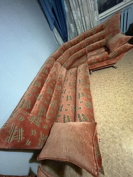 Диван в хорошем состоянии