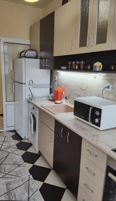 Дава се под наем Тристаен апартамент в Пловдив, Христо Смирненски - 100 кв.м за 425 € - Снимка #2