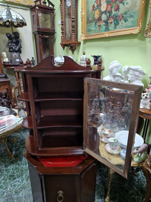 Прекрасна антикварна английска дървена витринка