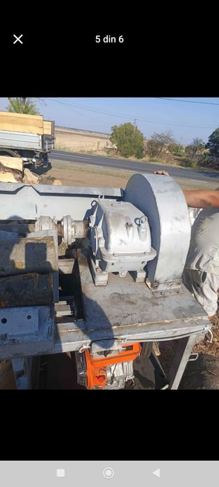 Vând spărgător lemne cu reductor