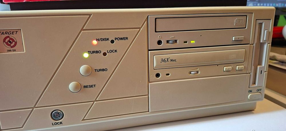 Hard disk Quantum Fireball 2.5GB + CD-ROM Teac