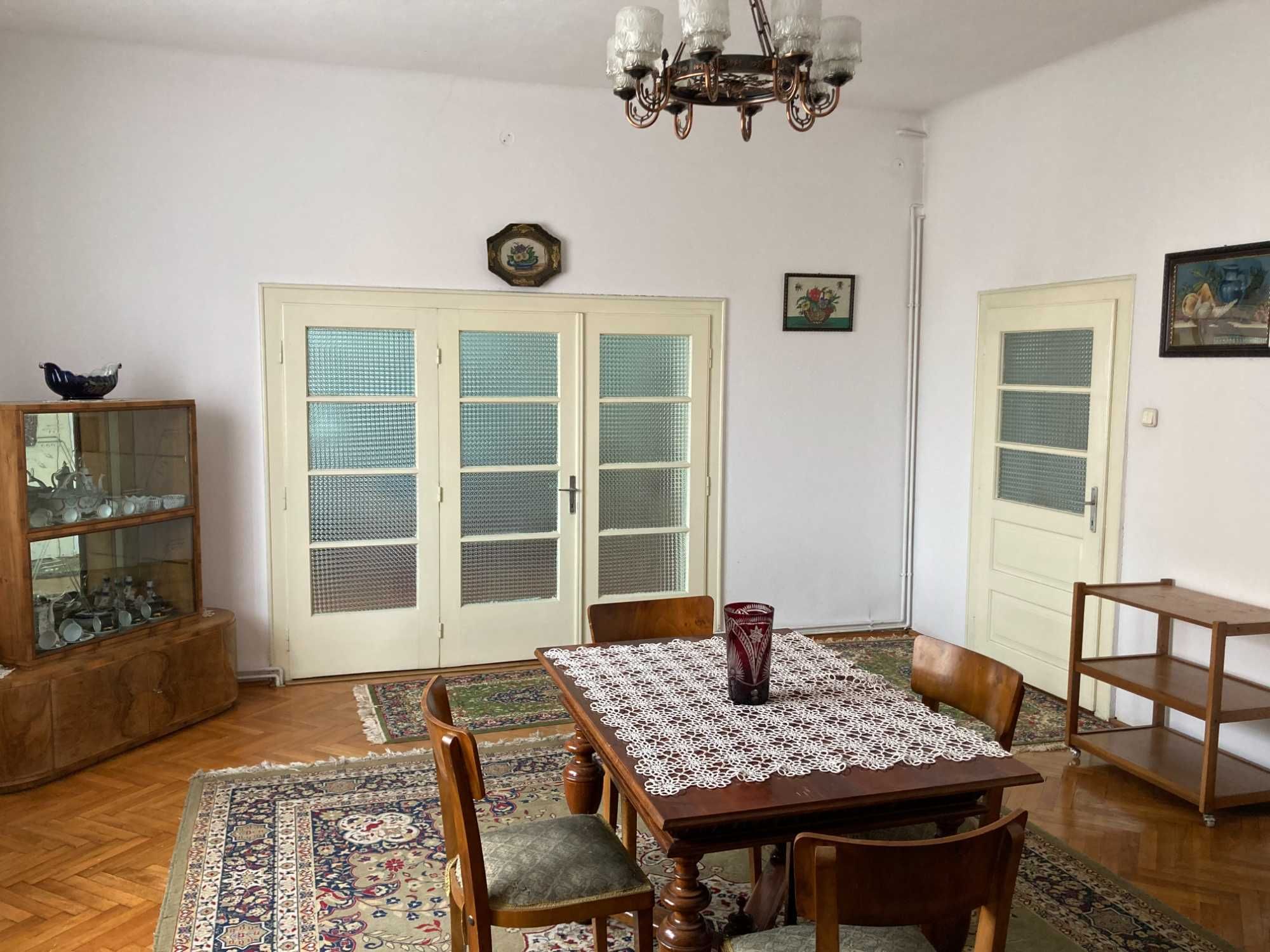 Casa cu spatiu comercial ,  garaj,  curte  bd-ul Victoriei , Sibiu