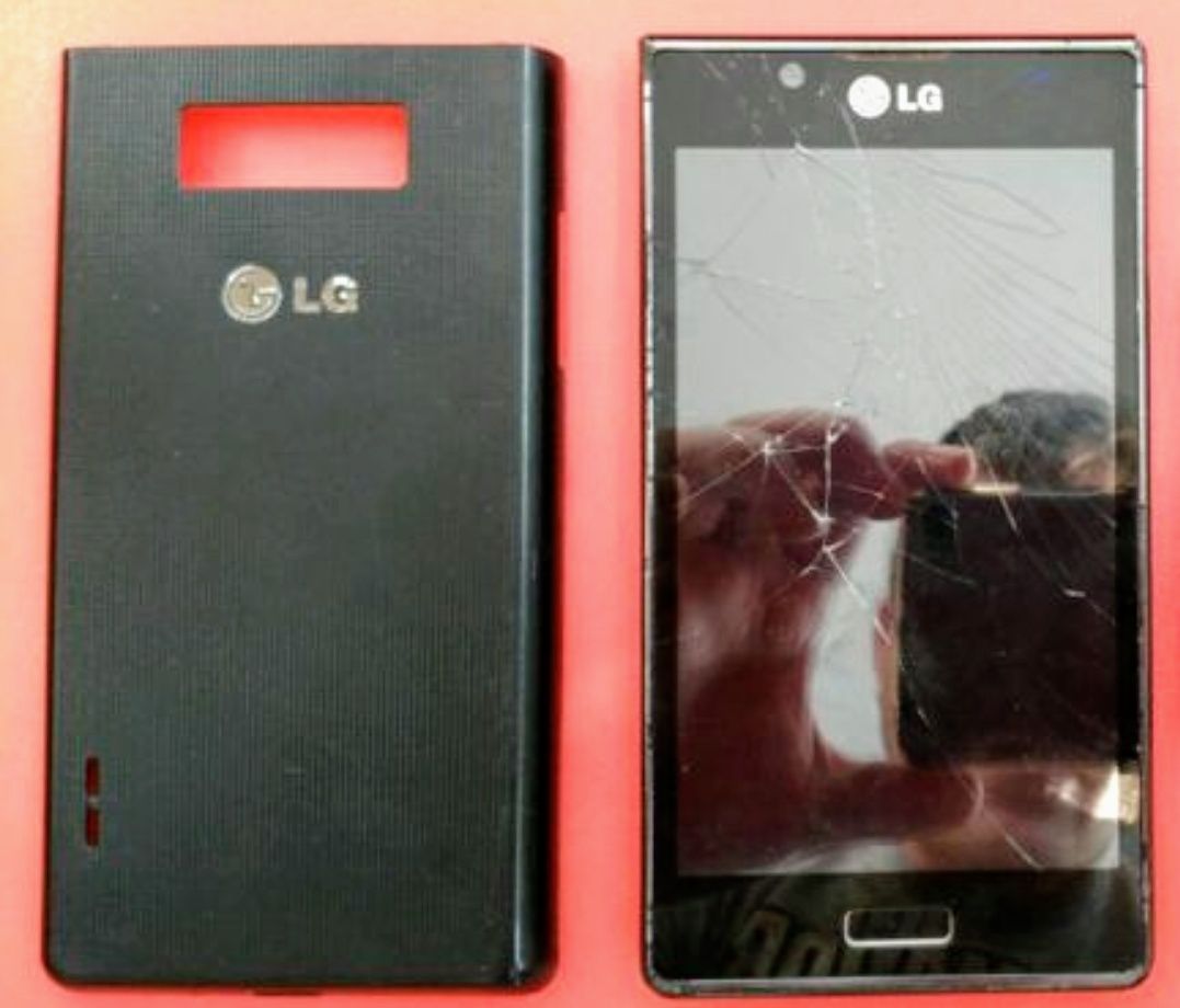 Telefon LG P700 Defect ( display spart )