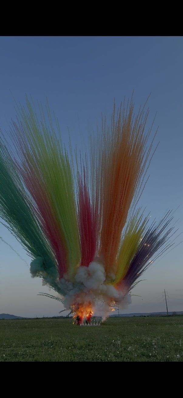 Artificii colorate, artificii de zi și de seara