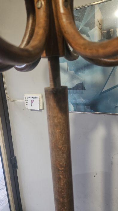 Стара дървена закачалка