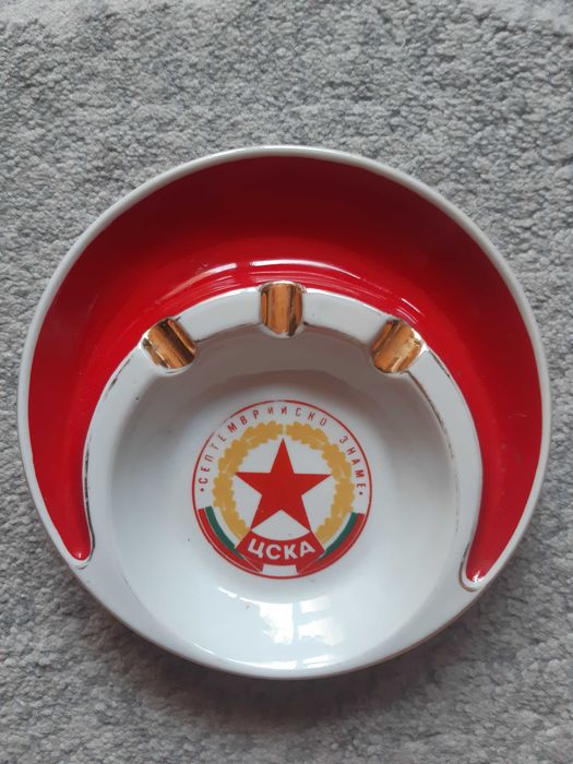 Пепелник на ЦСКА "Септемврийско знаме" порцеланов, Бг производство