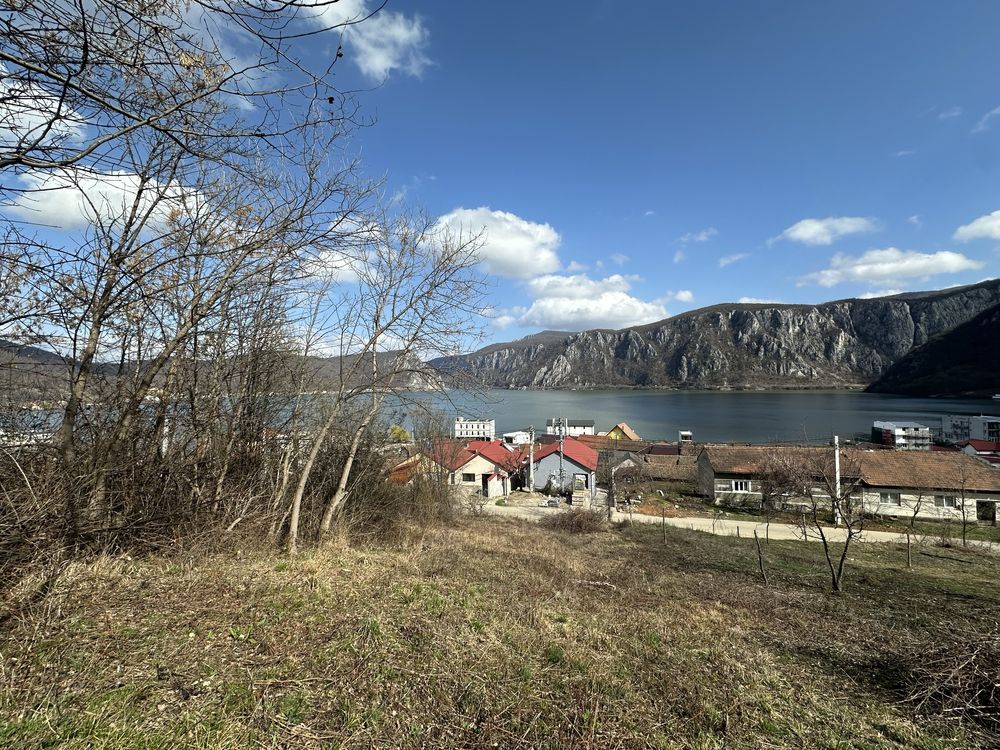 Teren intravilan Comuna Dubova
